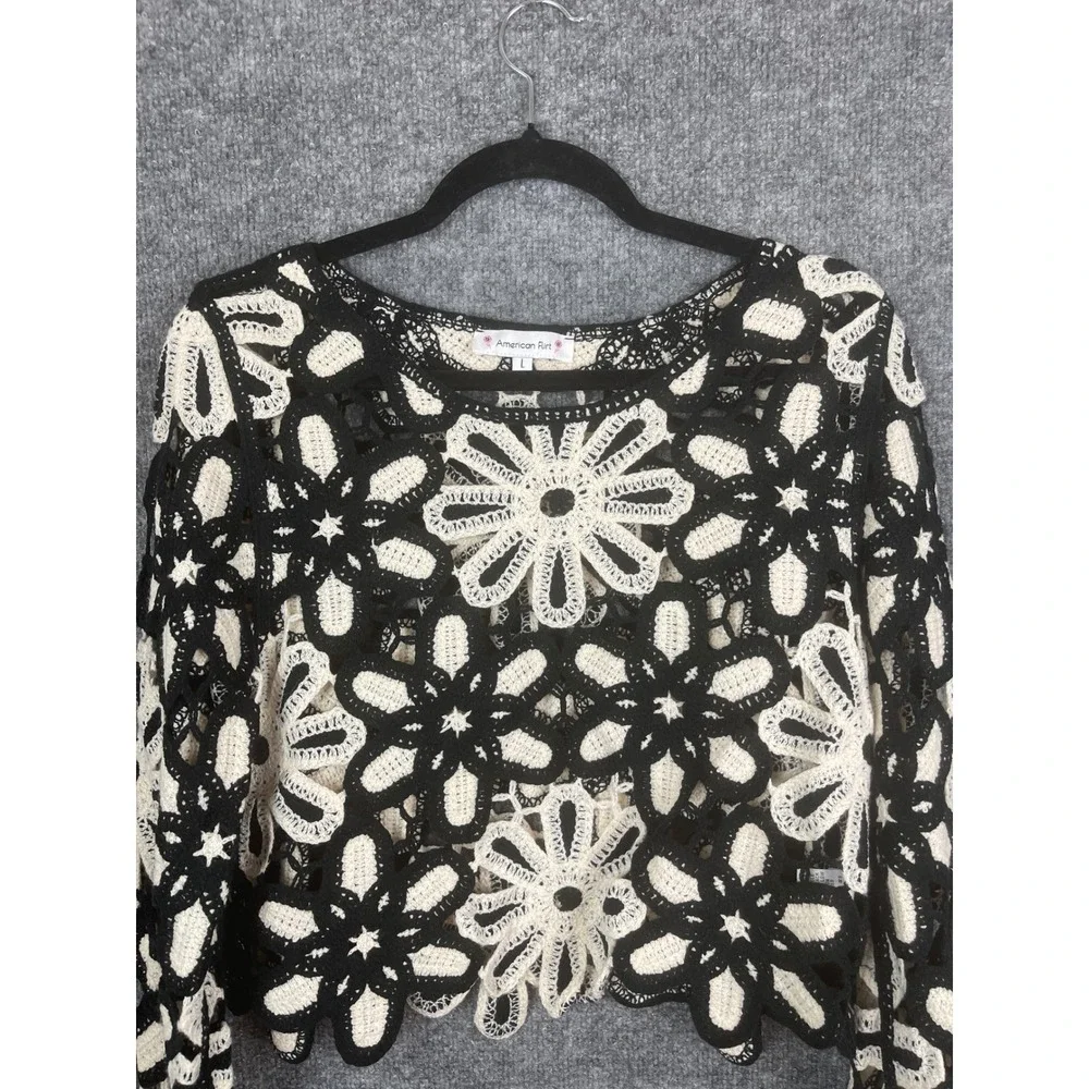 American Flirt Crochet Top Womens Large Black White Excellent Floral Long Sleeve
